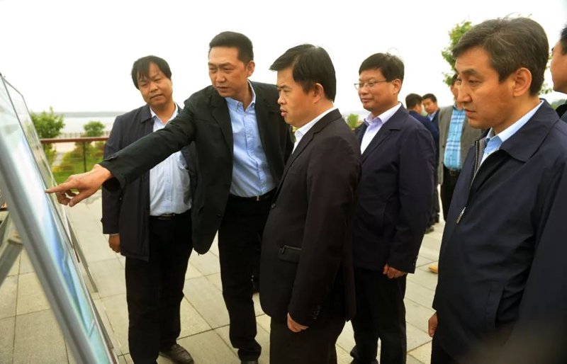 在数字化转型的今天,许多企业面临着如何选择适合自己的管理系统的难题。面对市场上琳琅满目的系统产品,定制开发成为越来越多企业的首选方案。那么,企业为何要选择定制管理系统?